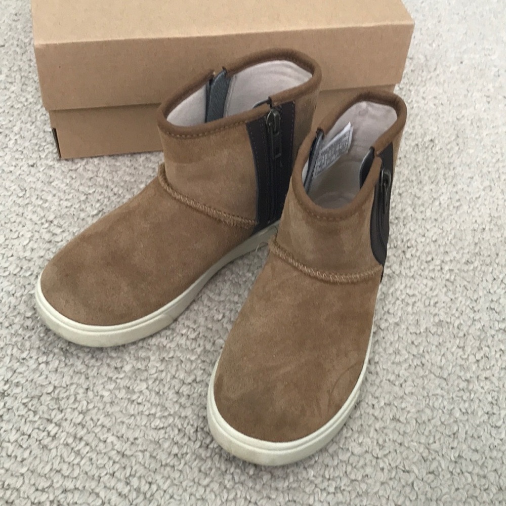 Ugg Adler Sneaker Boot with Box Size 13 So cute!